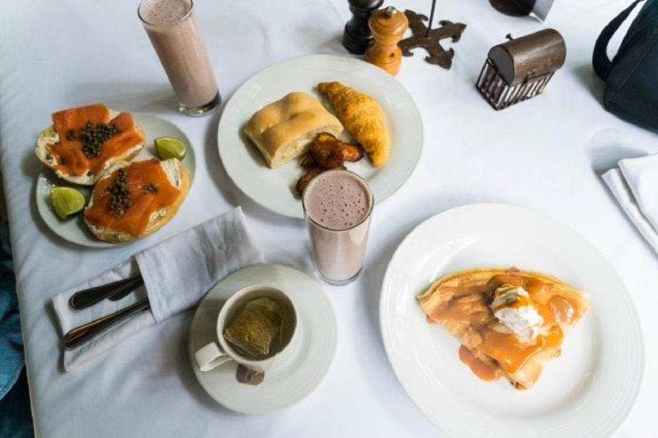 Hotel Museo Spa Casa Santo Domingo Antigua Buitenkant foto A typical breakfast in the Dominican Republic