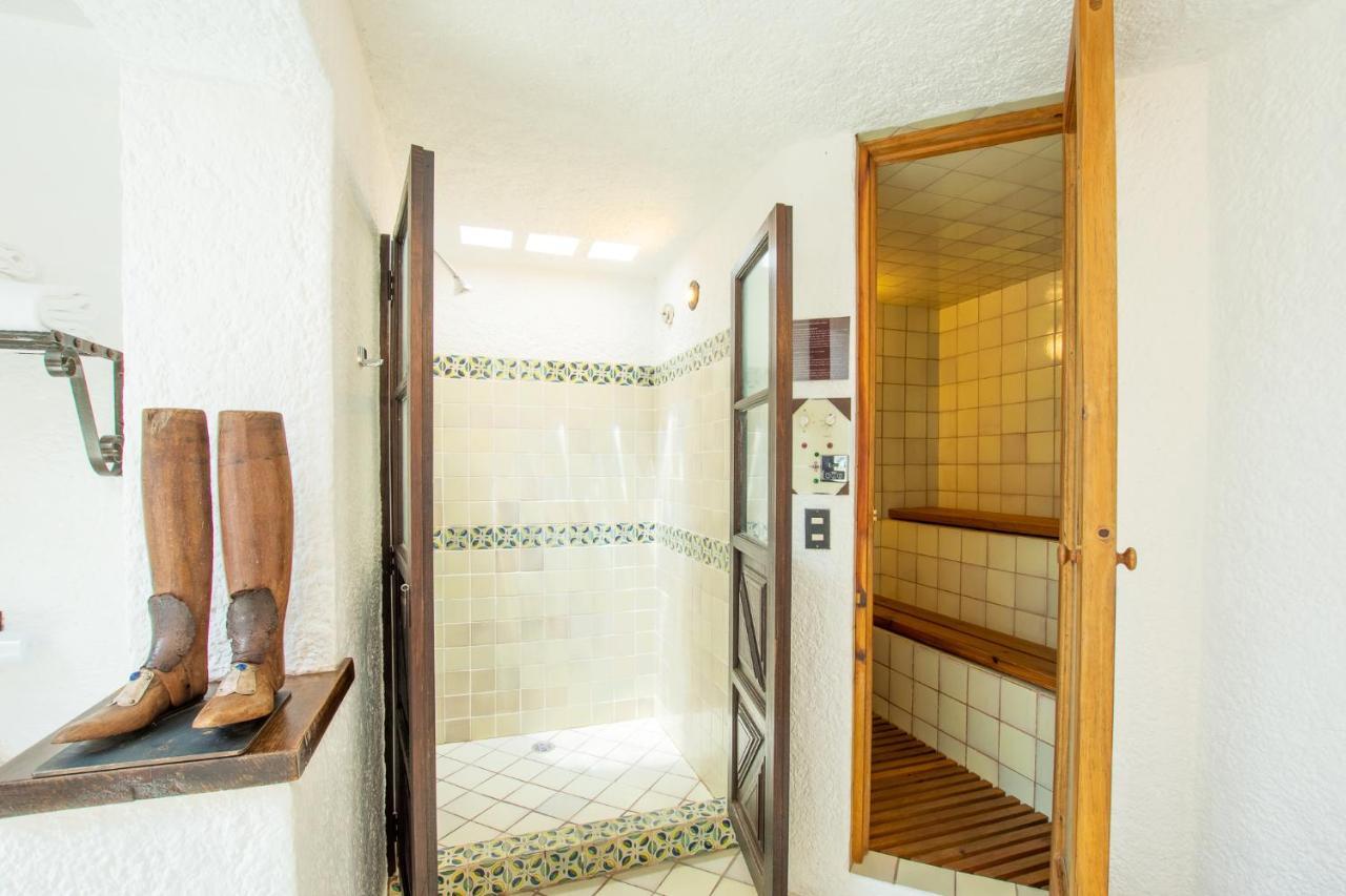 Hotel Museo Spa Casa Santo Domingo Antigua Buitenkant foto A shower in a private home
