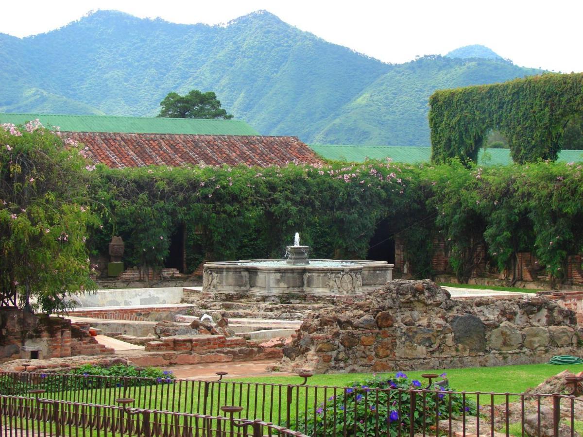 Hotel Museo Spa Casa Santo Domingo Antigua Buitenkant foto Fountain at the entrance of the park